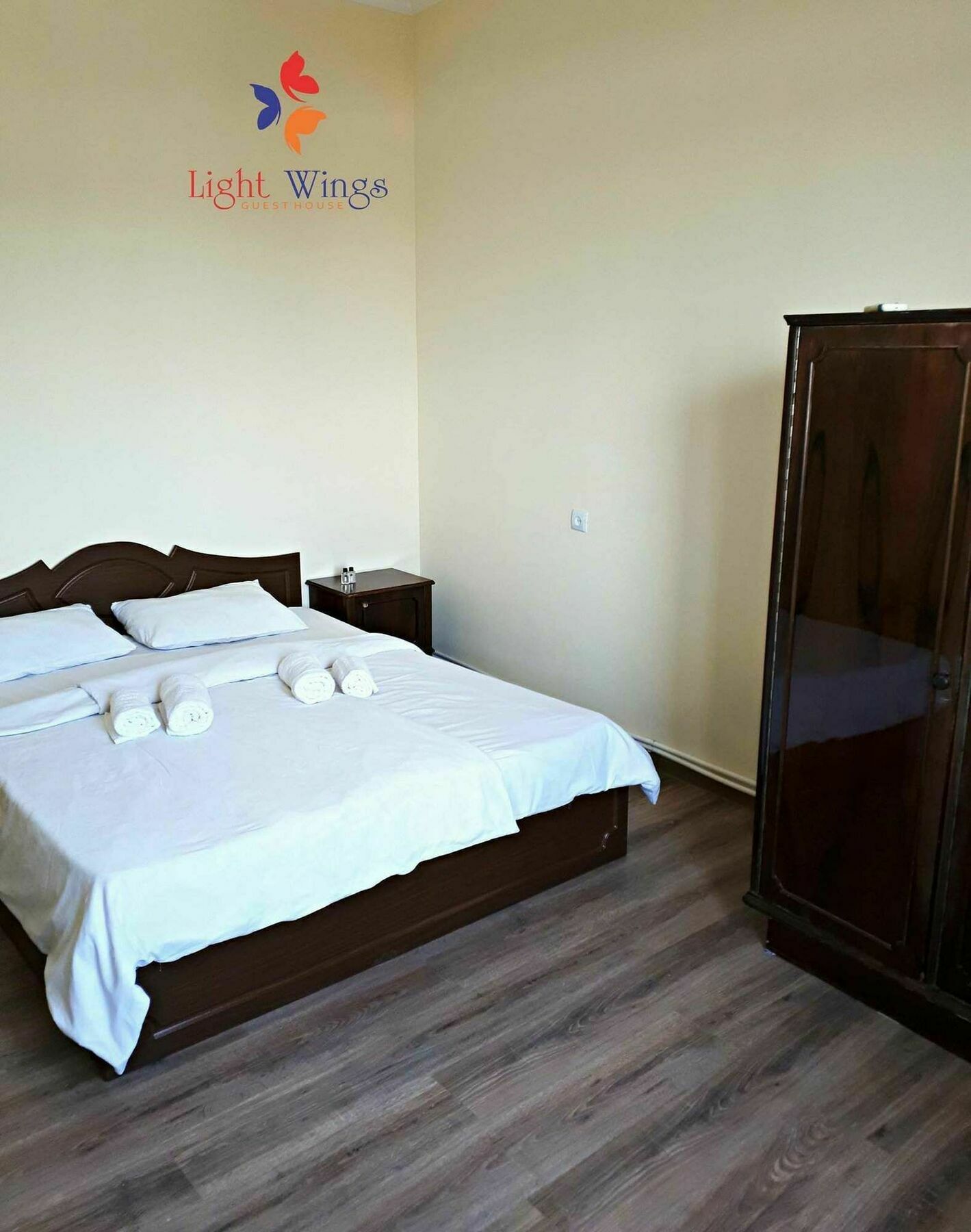 Light Wings Family Guesthouse Erévan Extérieur photo